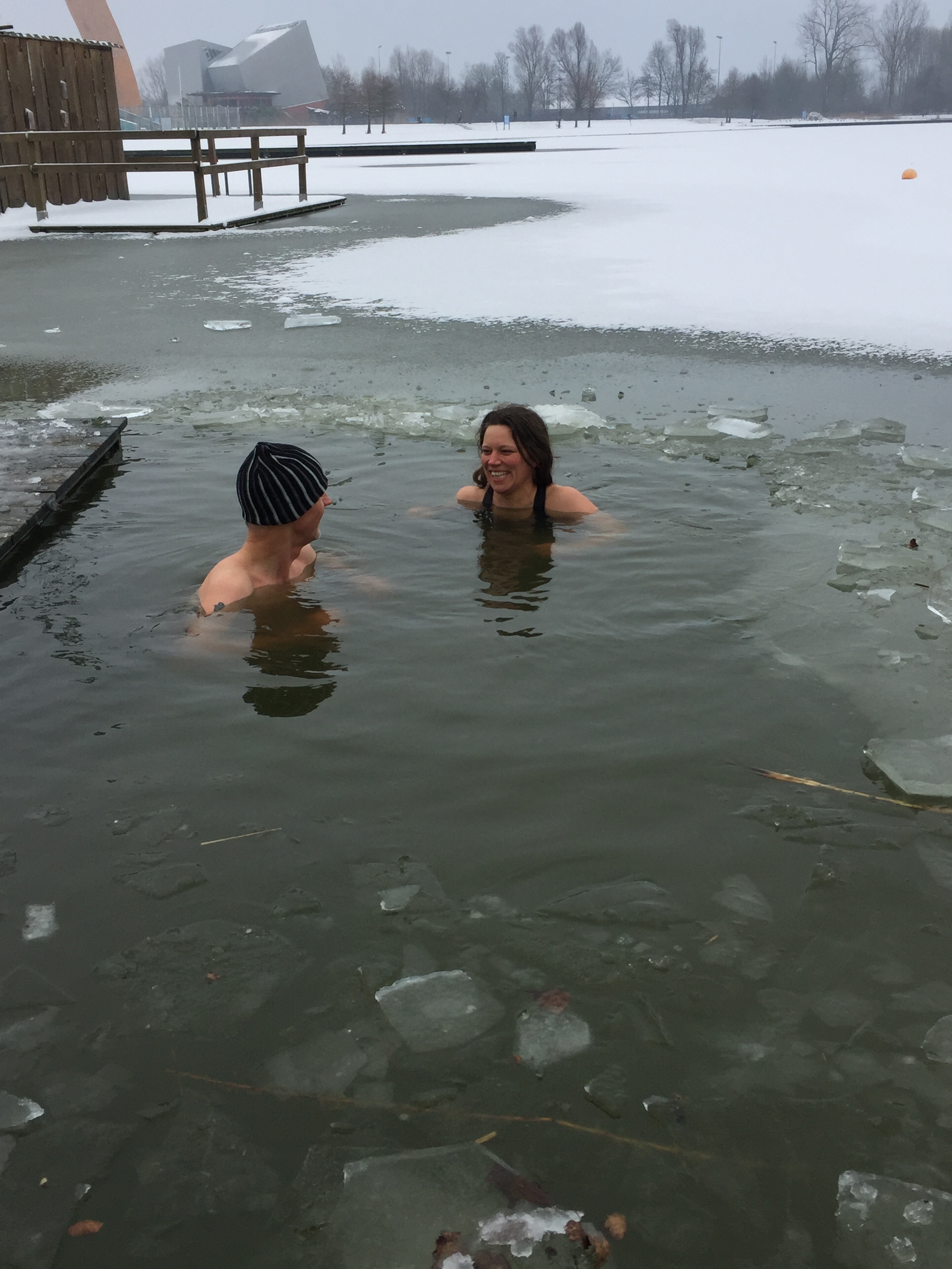 IJs-zwemmen telegraaf Mischa Top Joost van Dorsten koud water training groningen